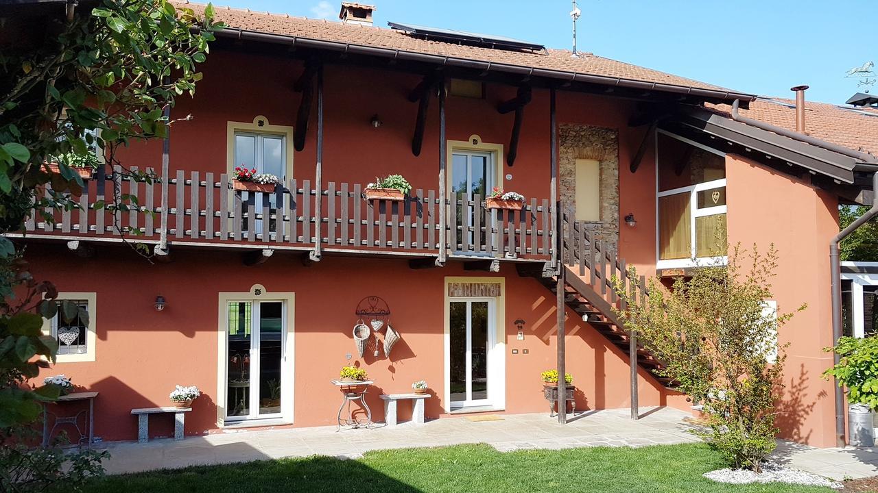B&B La Cascina Di Monia E Mario Borgo Ticino Exterior photo