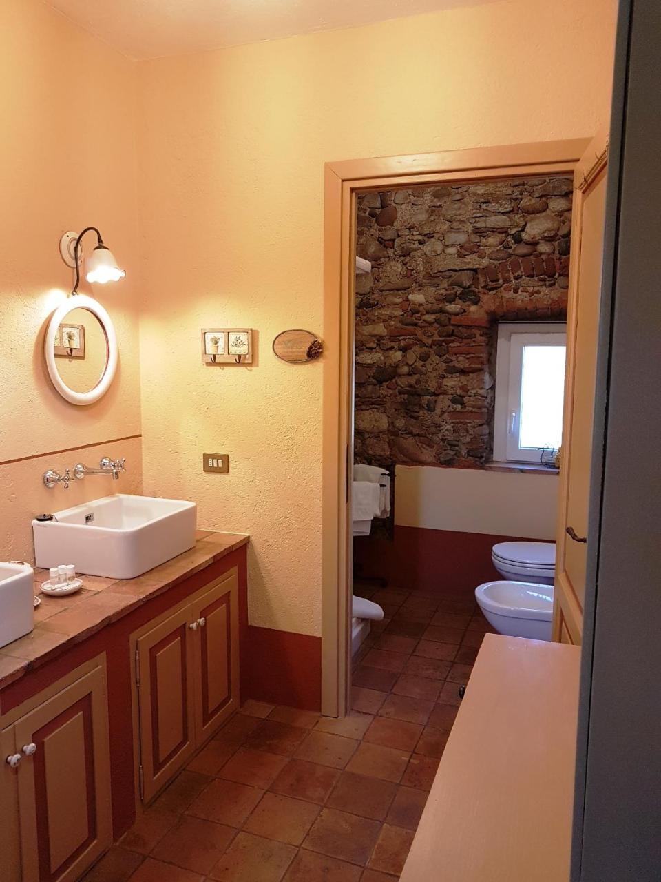 B&B La Cascina Di Monia E Mario Borgo Ticino Exterior photo