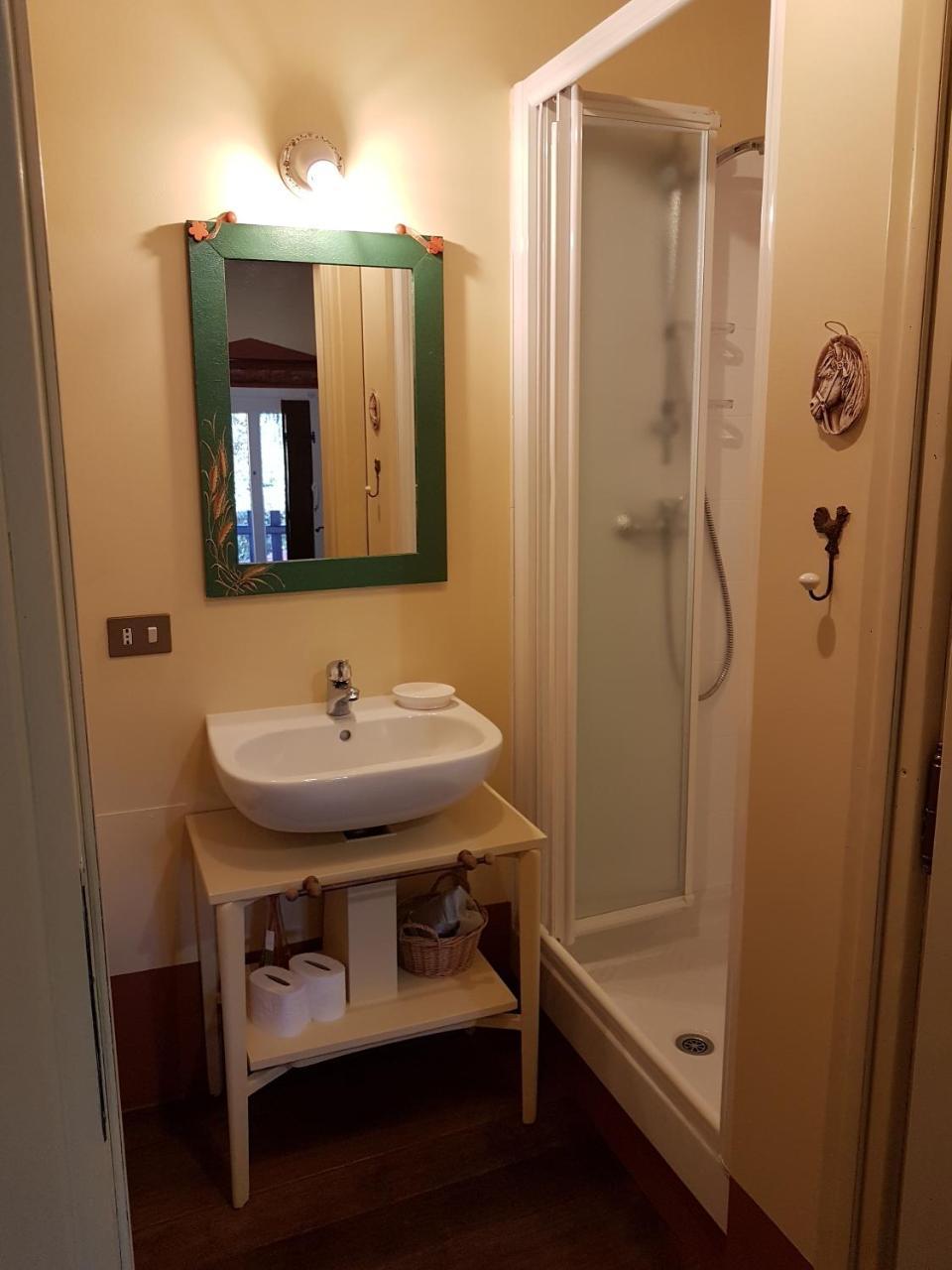B&B La Cascina Di Monia E Mario Borgo Ticino Exterior photo