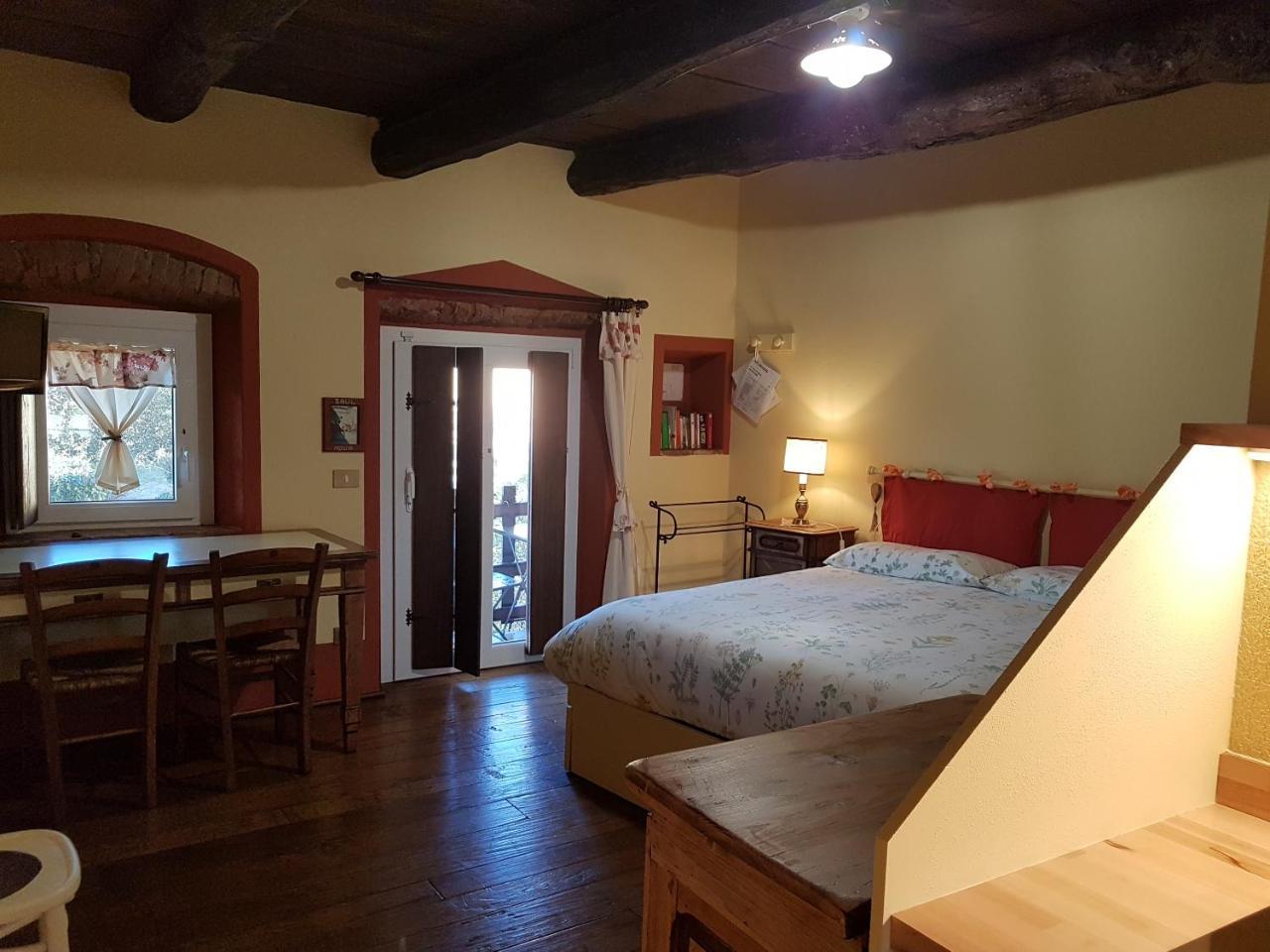 B&B La Cascina Di Monia E Mario Borgo Ticino Exterior photo