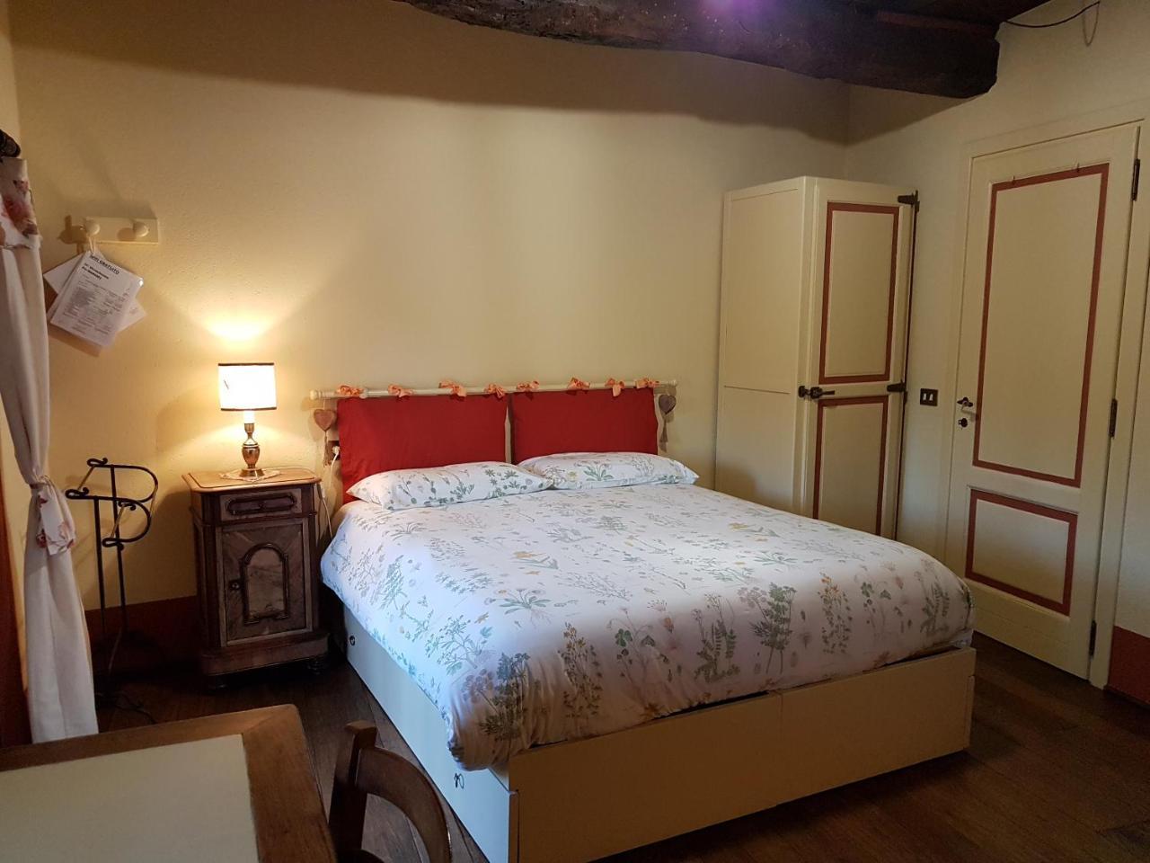 B&B La Cascina Di Monia E Mario Borgo Ticino Exterior photo
